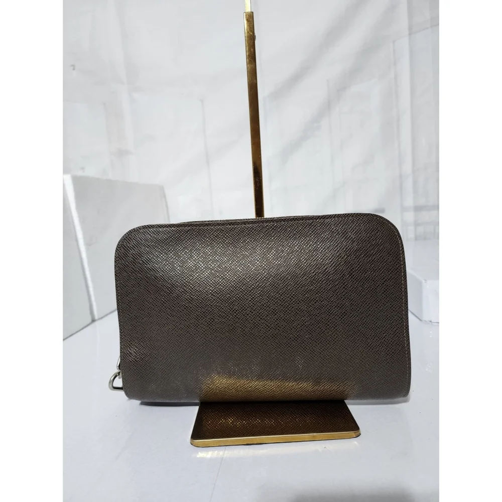 Louis Vuitton Moca Taiga Leather Baikal Men Wristlet Brown